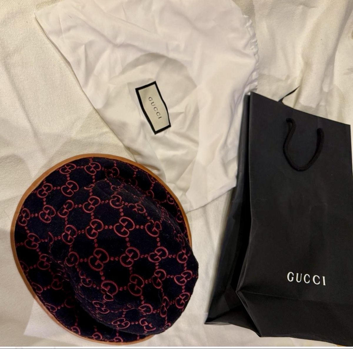 Gucci Copricapi, berretti & cappellini: Gucci Bucket Hat Samt Monogramm Top Zustand! – Nuovo (secondo la descrizione) da Heerbrugg venduto da hava_h 1