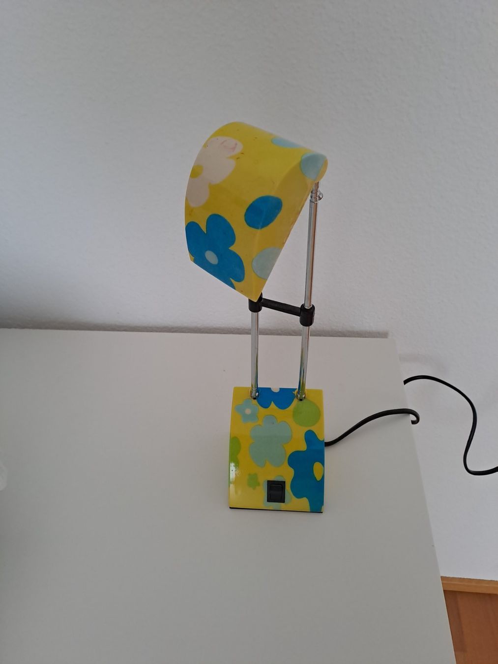 Conforama Lampade: Schreibtischlampe mit Blümchenmuster – Usato da Ettiswil venduto da PatriziaL10 5