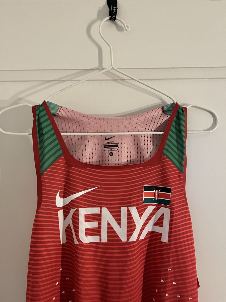 Nike Canottiere & Pantaloni: Nike Kenia Singlet Gr. M – Usato da Bern venduto da Moorigo 1