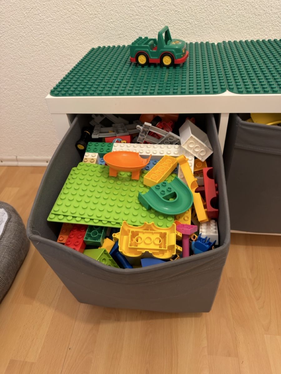 Lego Spielzeuge: Lego Tisch mit Lego – Gebraucht aus Birmensdorf ZH von natascha.6k 1