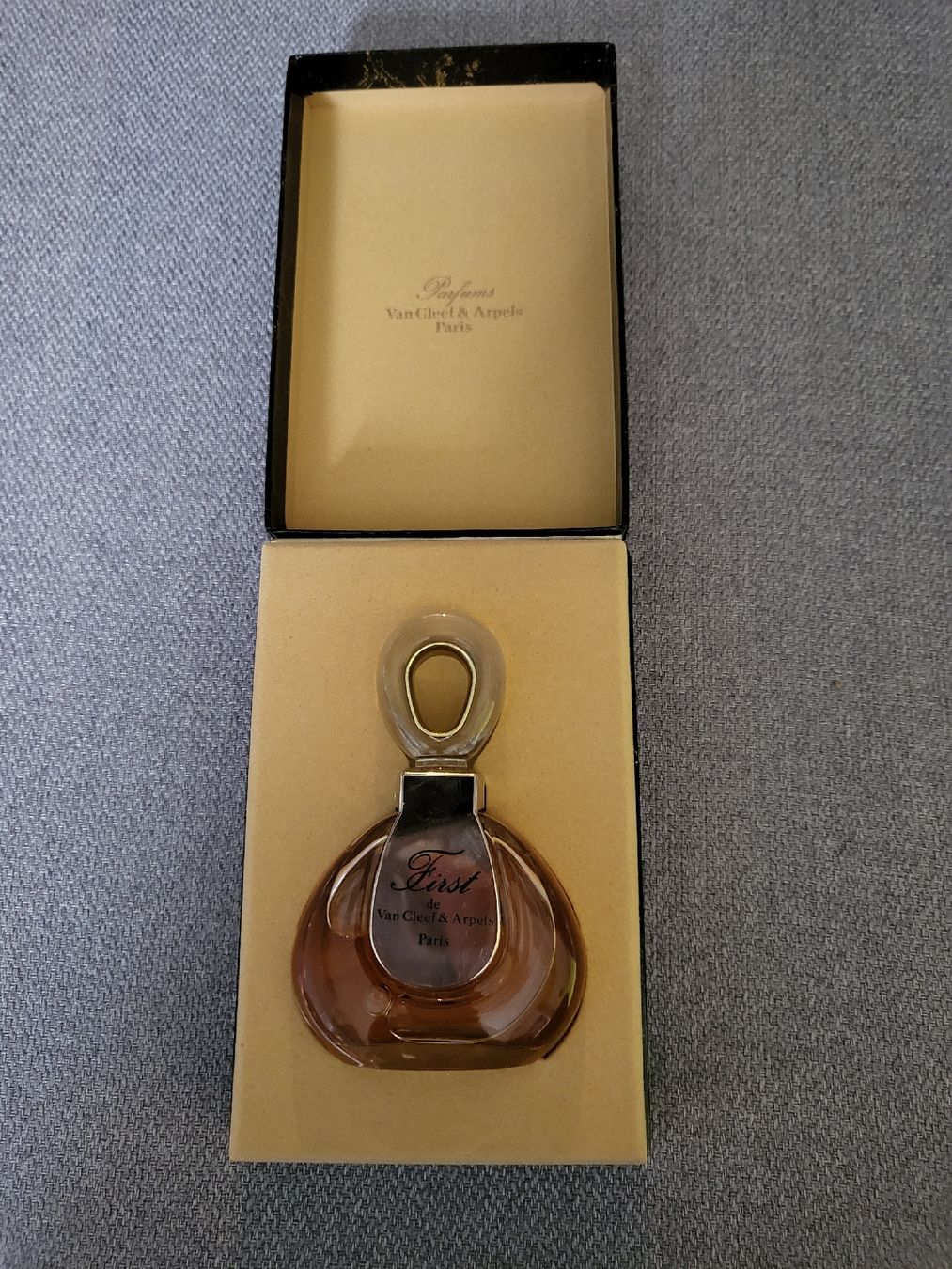 Van Cleef Profumi & Eau de Toilette: parfum First de Van Cleef & Arpels Paris – Nuovo (secondo la descrizione) da Lenk im Simmental venduto da banane50626 1