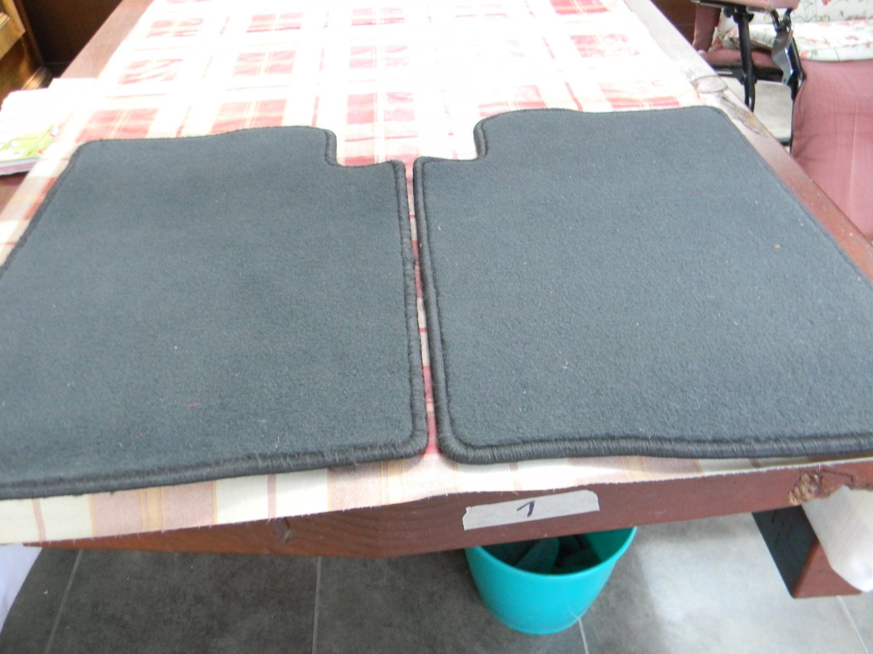 Toyota Tappeti & Tappetini: 4 tapis sol Toyota break Auris – Nuovo e nell'imballaggio originale da Bournens venduto da monique048 1