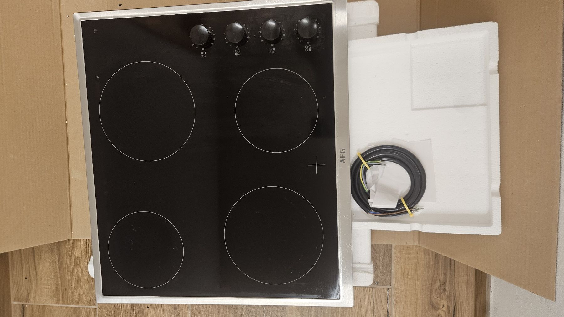 Cucine: Plan de cuisson vitrocéramique electrolux – Usato da Evionnaz venduto da mot_gfz5