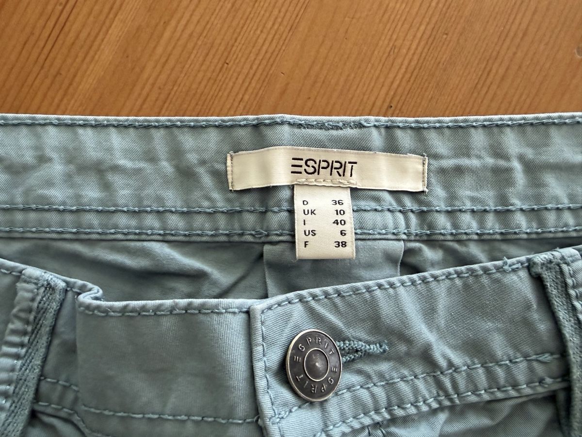 Esprit Pantaloni: ESPRIT Damen Shorts türkis Grösse 36 – Usato da Aarberg venduto da Kiralina81 2