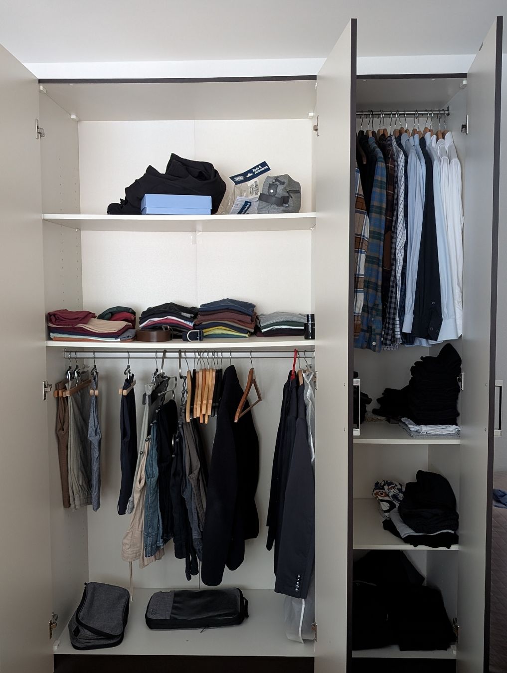 Armoires: Kleiderschrank – D'occasion à Winterthur par Ilyas1988 1