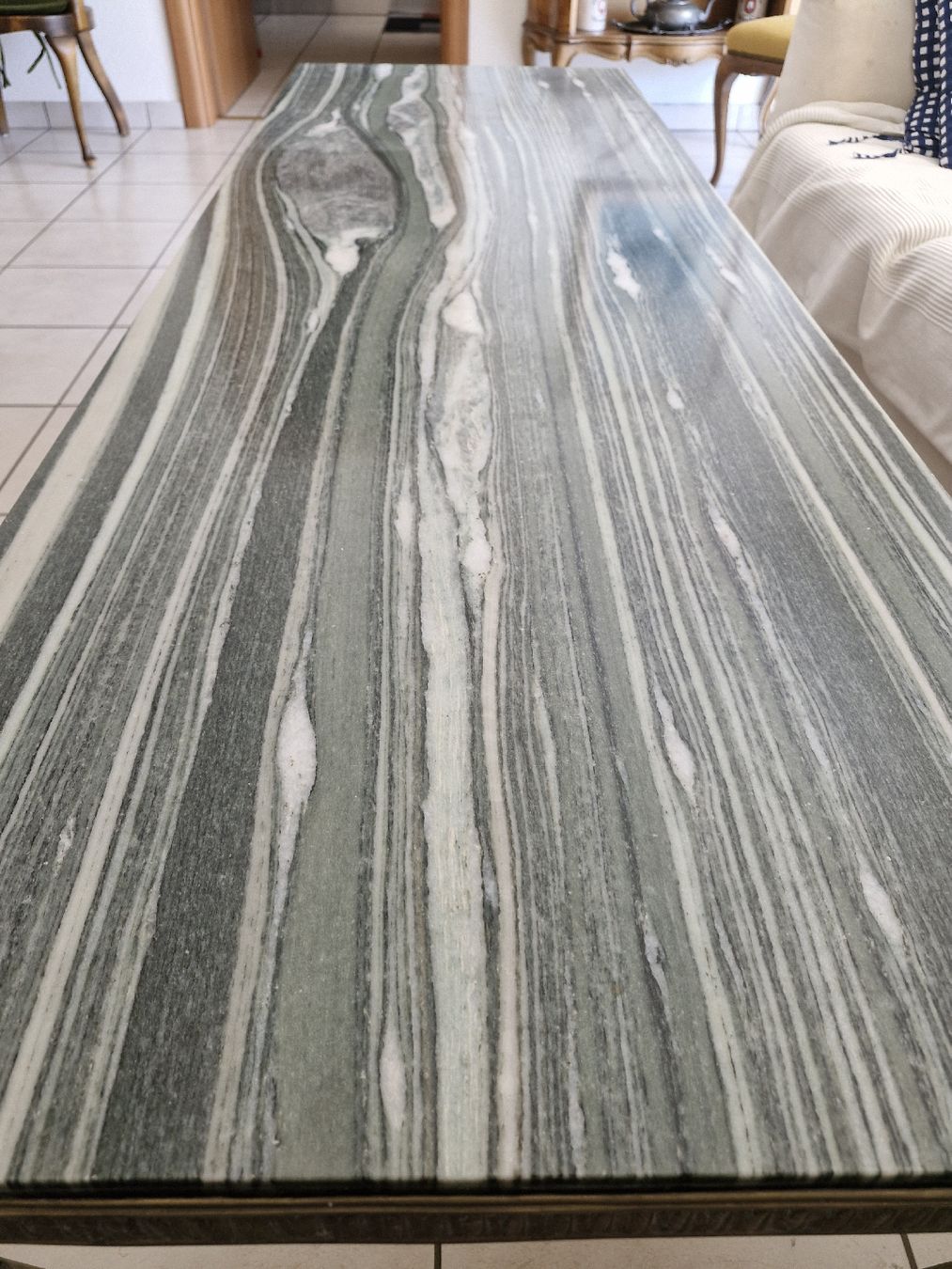 Tavoli: Tavolino marmo verde e bronzo con gambe intagliate  – Usato da Giubiasco venduto da bar_r9hz 2