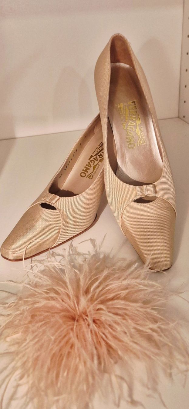 Salvatore Ferragamo Chaussures femmes: Pumps von SALVATORE FERRAGAMO – D'occasion à Worb par Satchmo04