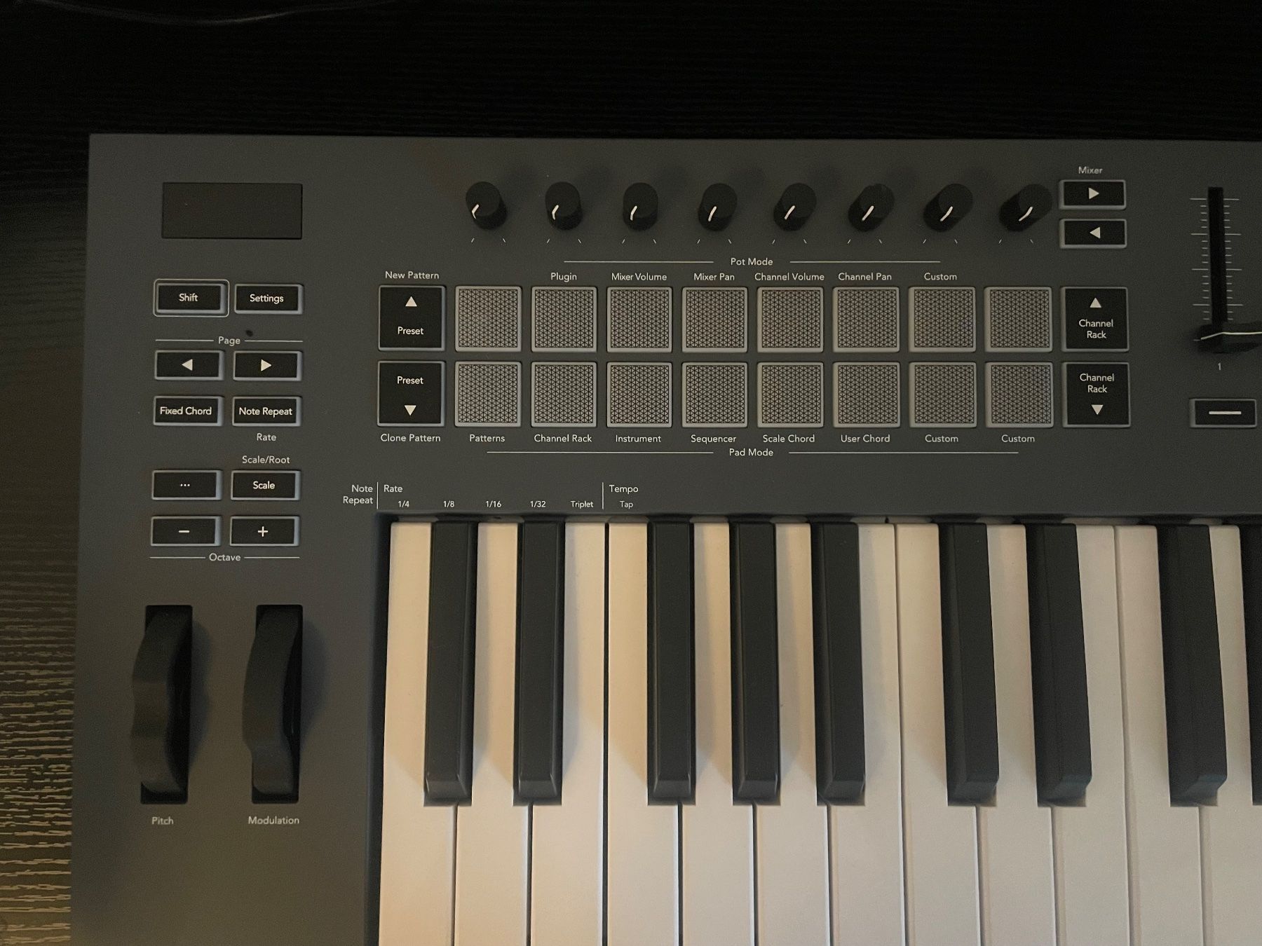 Novation Strumenti musicali: Novation FLkey 49 Midi Keyboard – Nuovo (secondo la descrizione) da Zürich venduto da angielm 2