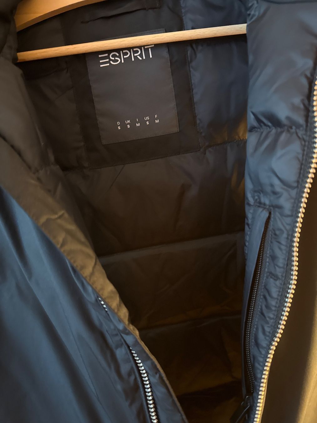 Esprit Gilet & Giacche: Esprit Herren Weste, Grösse S, Schwarz – Usato da Winterthur venduto da britsi 1