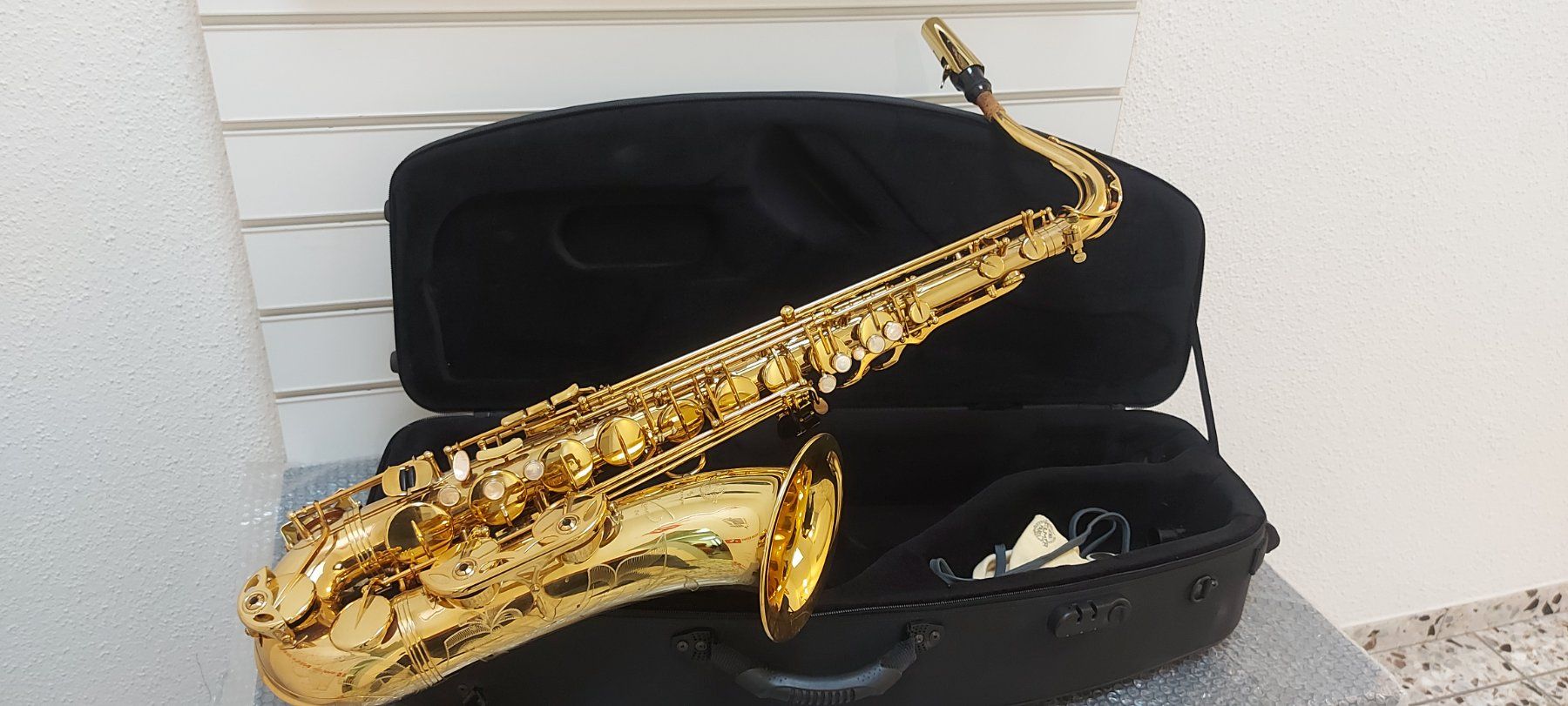 Selmer Strumenti musicali: Selmer Reference 54 Tenor Saxophone gold lacquer engraved – Usato da Glattbrugg venduto da Swissmusik
