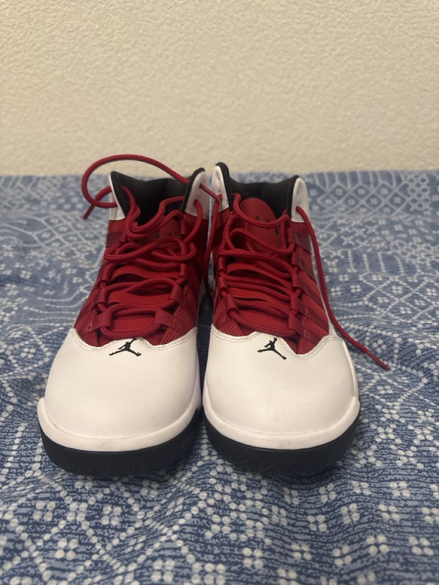 Chaussures hommes: Jordan Max aura – D'occasion à Collombey par mel_wyb8