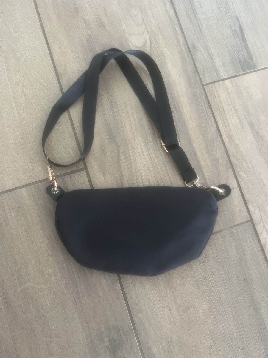 Borse da donna: Bauchtasche schwarz ungetragen  – Nuovo e nell'imballaggio originale da Dübendorf venduto da ali_g7p8 1