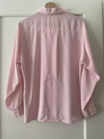 Pink shirt in S size, excellent condition