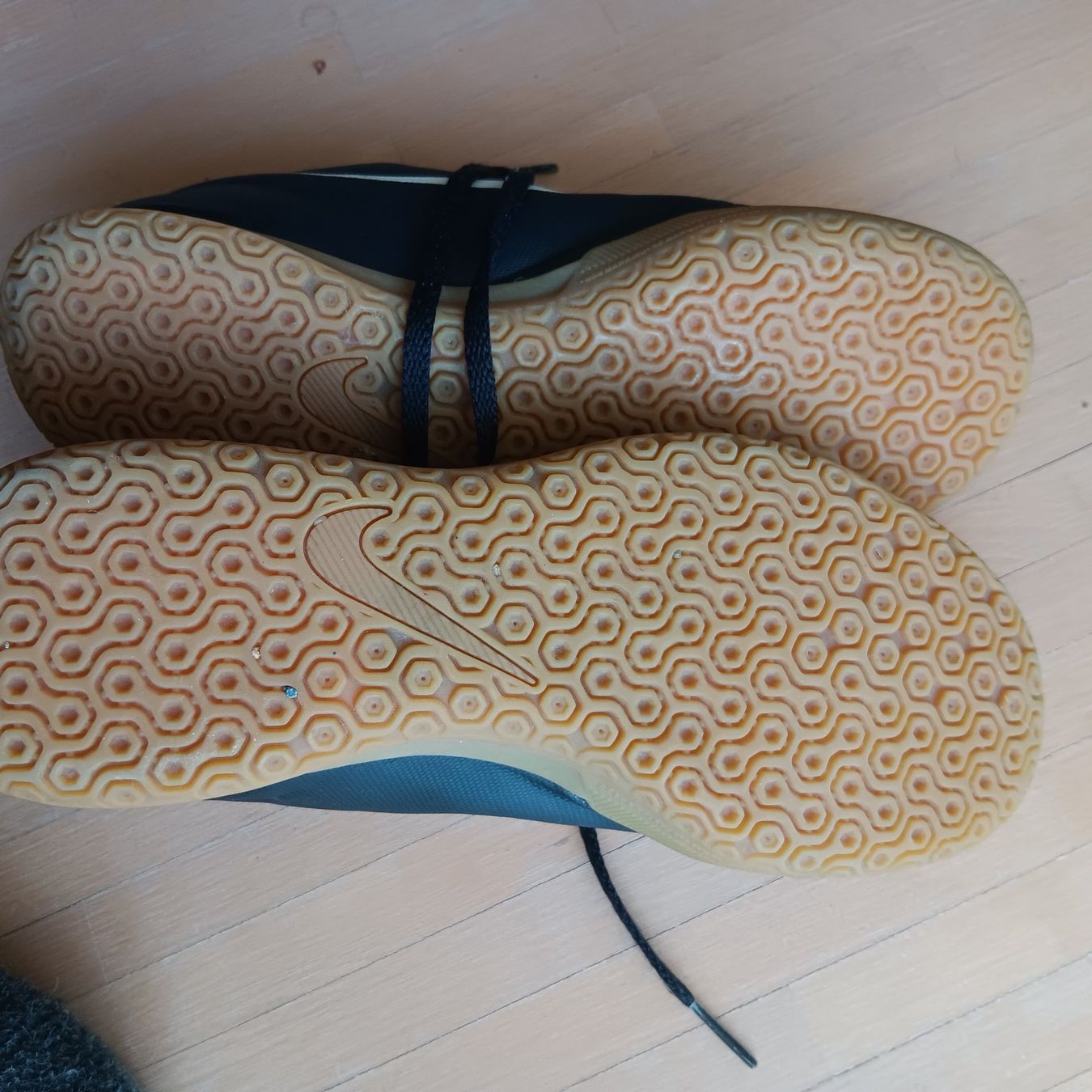 Nike Scarpe per ragazzi: Nike Turnschuhe Grösse 38.5 – Usato da Winterthur venduto da Maetthi20 1