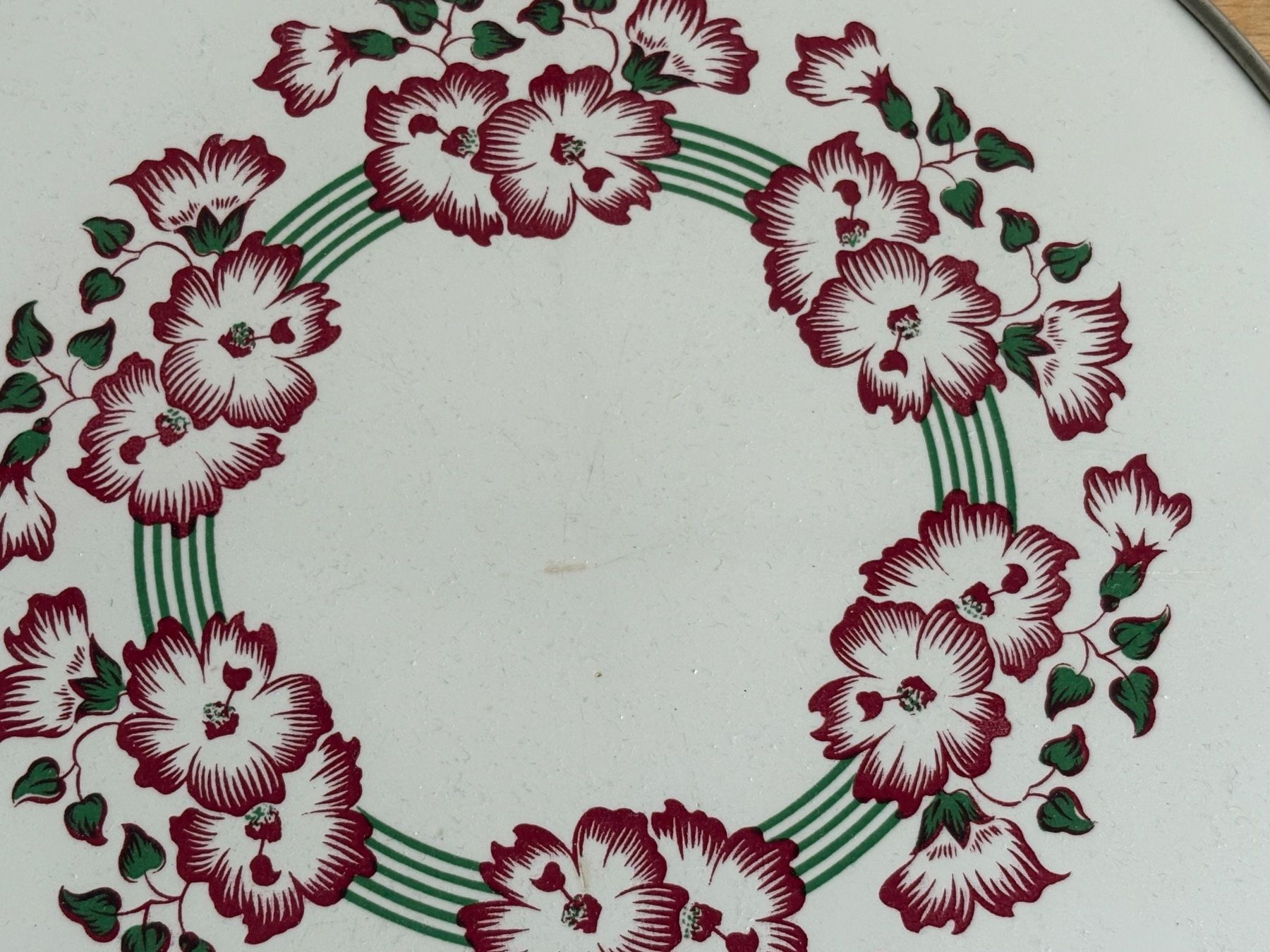 Servierplatten: Rundes Serviertablett Emaille Blumenmuster gebraucht – Gebraucht aus Frick von Rukki 1