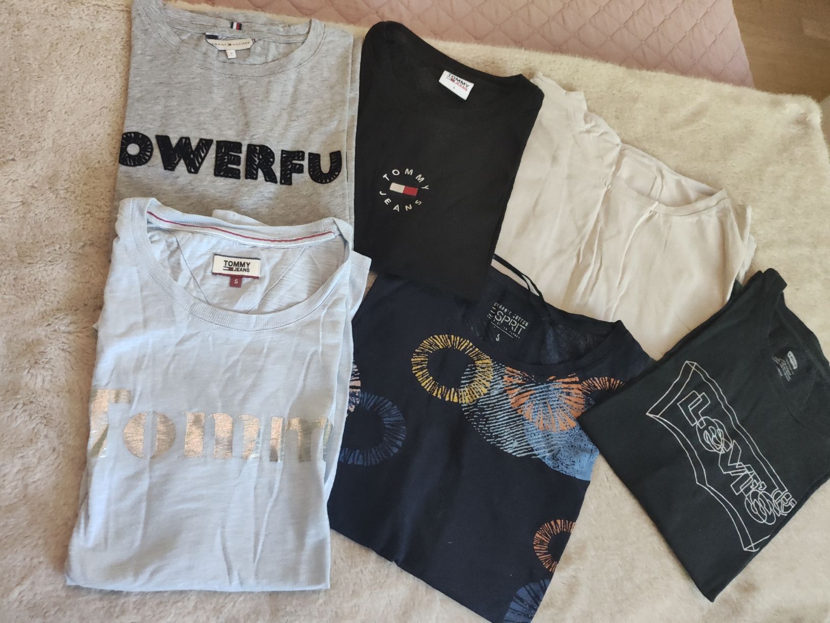 T-Shirts: Lot de t-shirts 6 pièces différentes marques taille S – Gebraucht aus la tour de peilz von alegre02