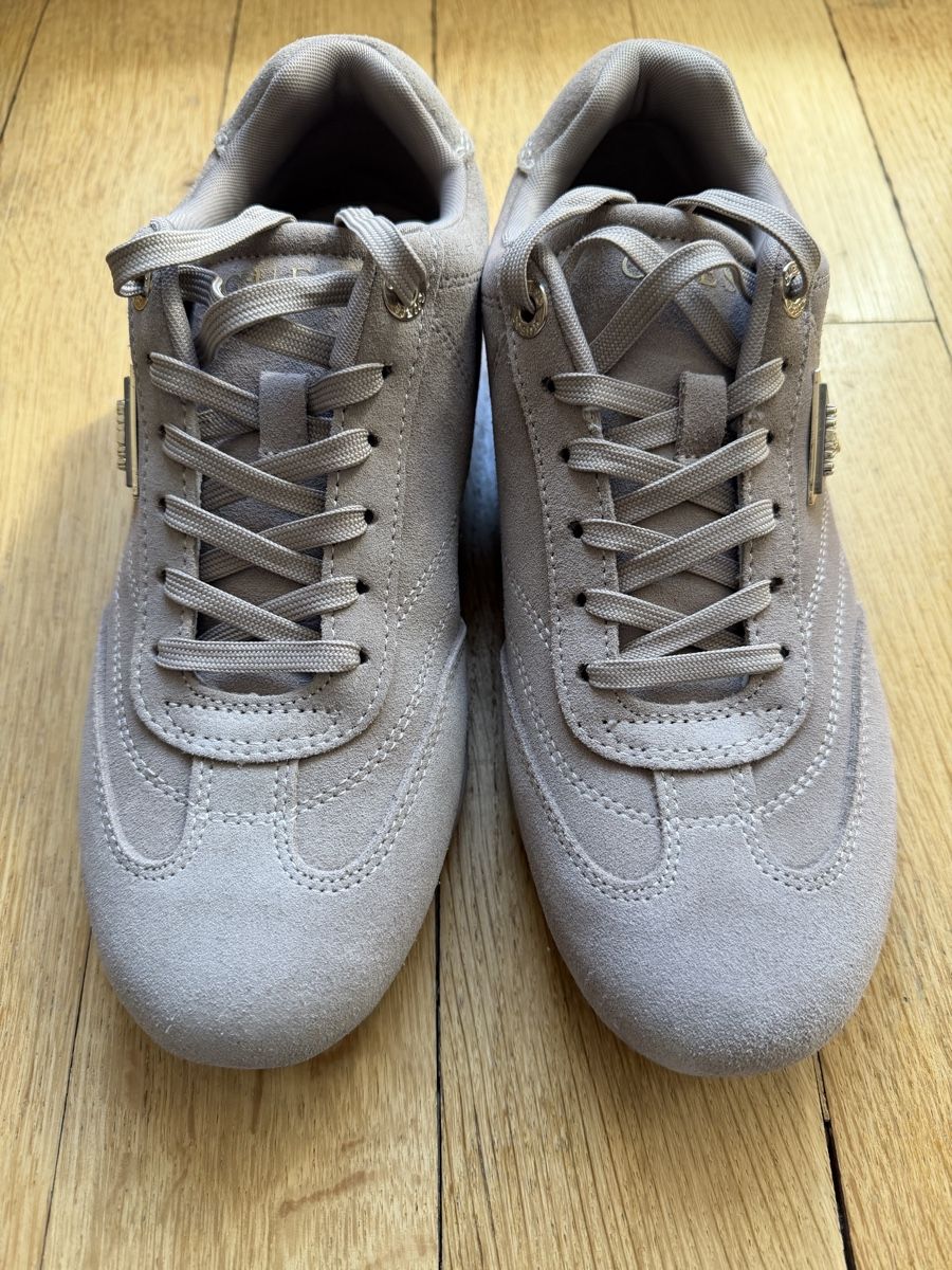 Guess Scarpe da donna: Guess Sneaker beige Veloursleder – Nuovo (secondo la descrizione) da Chur venduto da auroraley 1