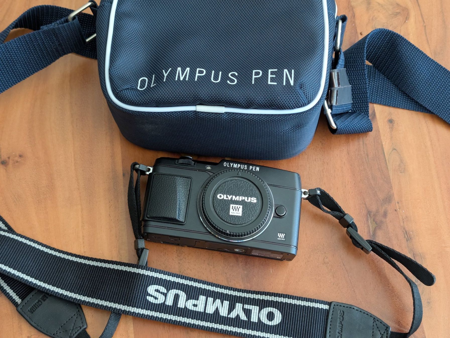 Olympus Fotocamera: Olympus PEN E-P5 Gehäuse + 2 Akkus, Ladegerät, Tasche – Usato da Basel venduto da dborch