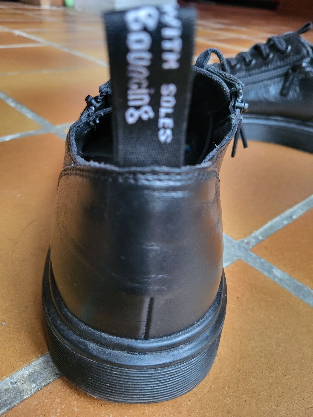 Dr. Martens Chaussures hommes: Dr Martens "With Soles Bouncing" T. 45 – D'occasion à Movelier par Gwadafab 3