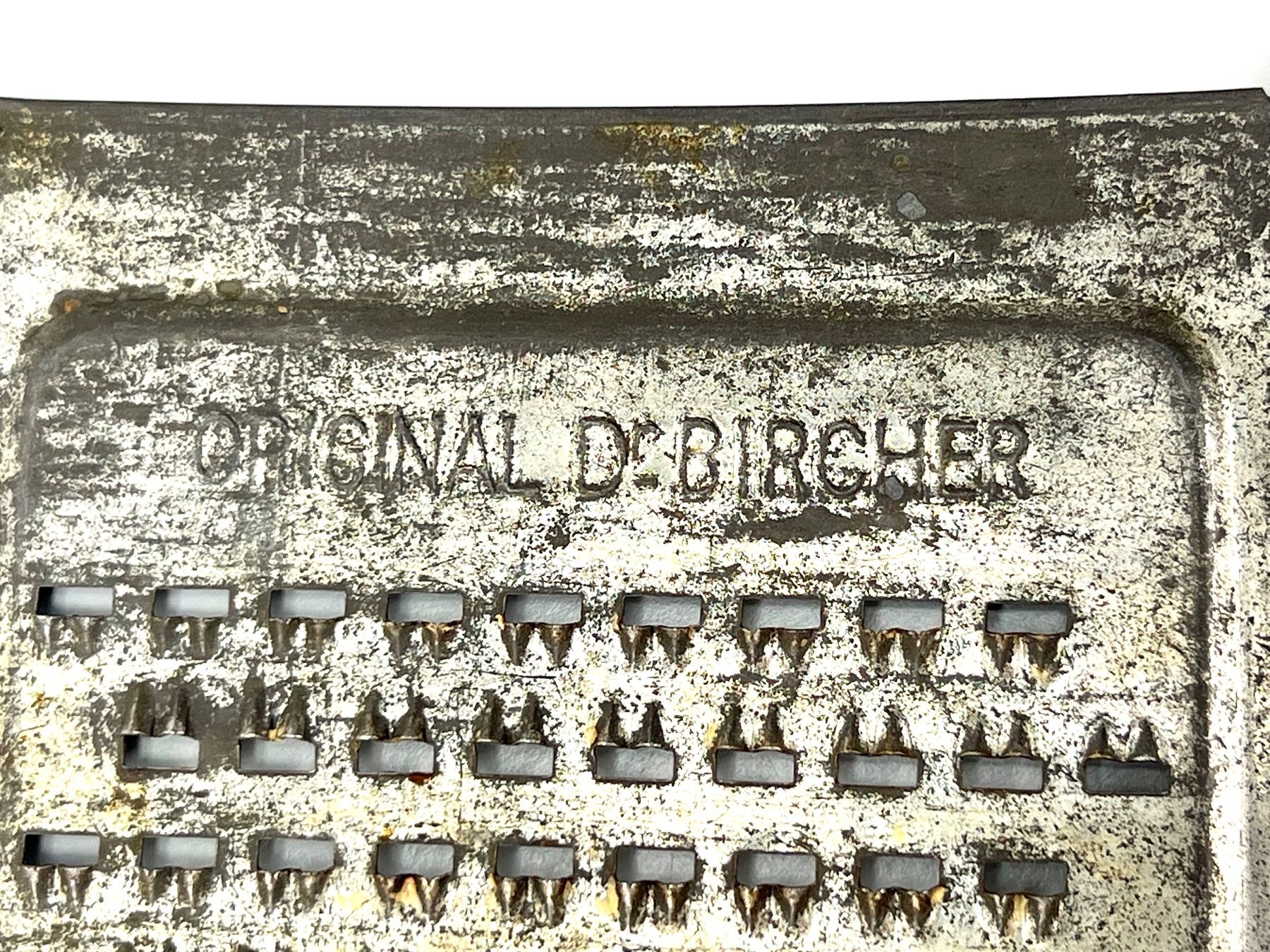Elettrodomestici da cucina: Antike Original Dr. BIRCHER Blech-Raffel von EGLOFF & CO – Usato da Zürich venduto da Arche_Brockenhaus 3