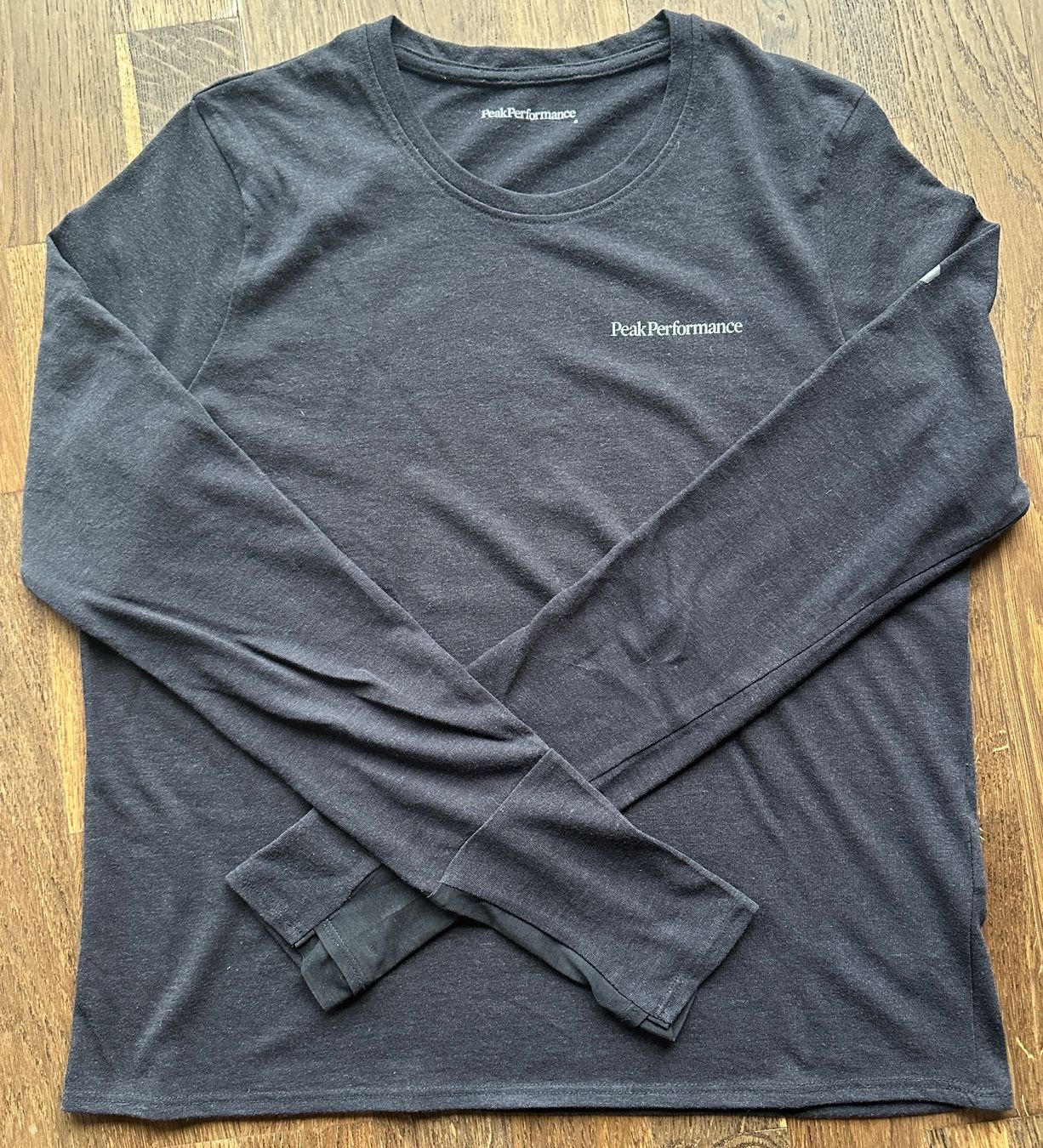 Peak Performance Maglioni & Felpe: Peak Performance wool blend cropped longsleeve - Grösse S – Nuovo (secondo la descrizione) da Hergiswil NW venduto da Klimsen