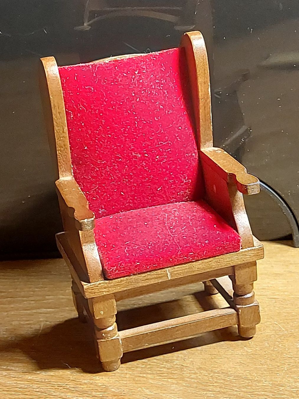 Puppenhäuser & -möbel: Puppenhausmöbel Sofa rot Miniatur Möbelstück – Gebraucht aus Schlieren von Svenja7 2