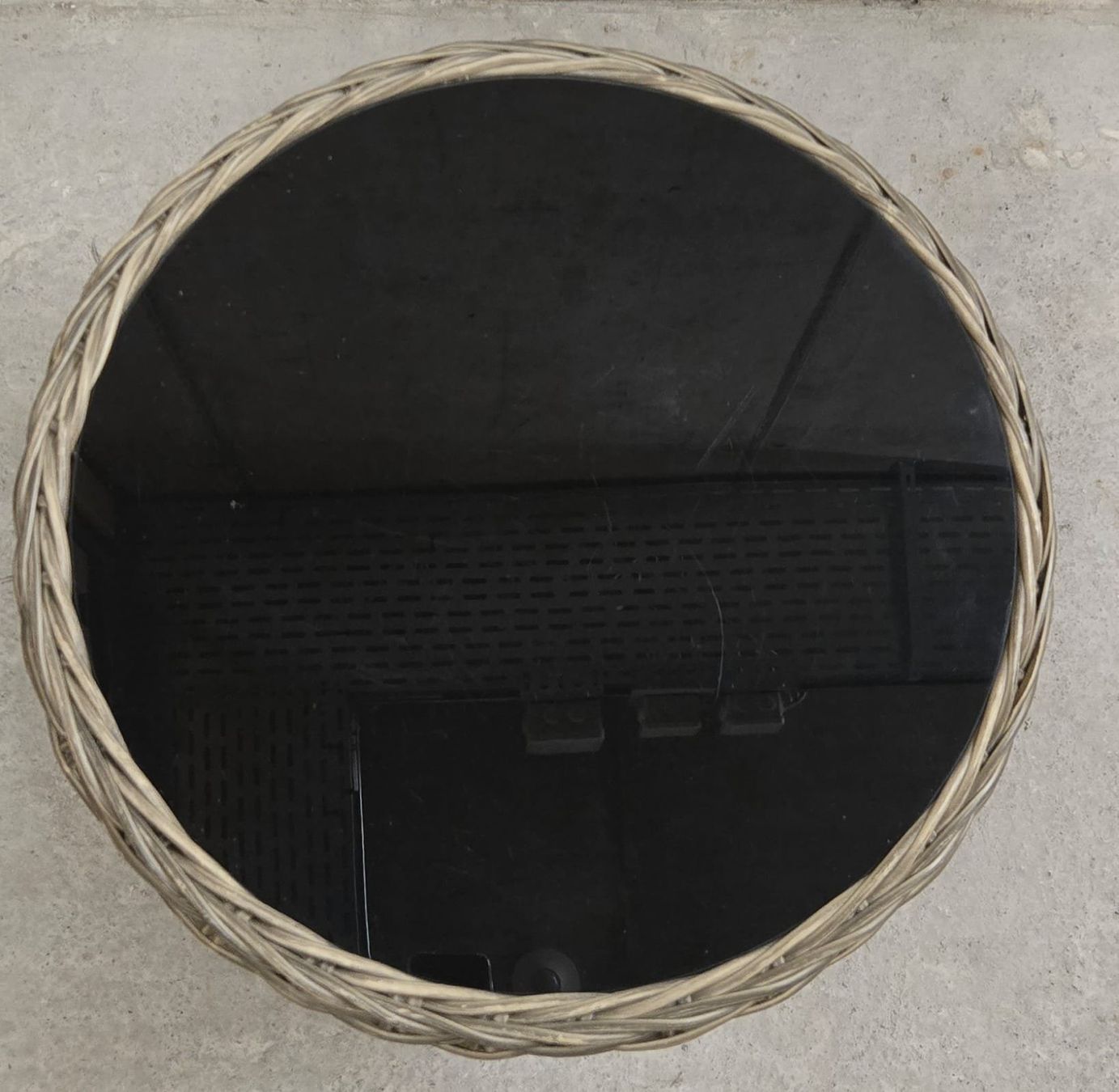Tische: Petite table basse ronde en rotin – Gebraucht aus Collombey von pie_v5pv 2