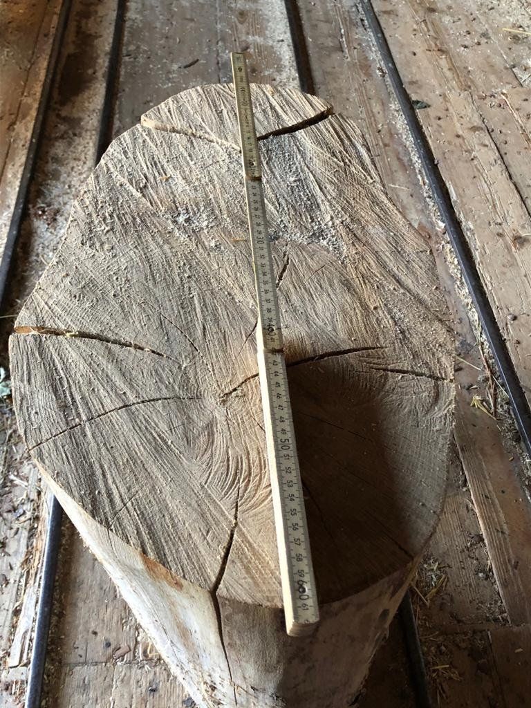 Articoli in legno: Rustikaler Holzschemel, Baumstamm, Unikat – Usato da Ebnat Kappel venduto da butterfly60 1