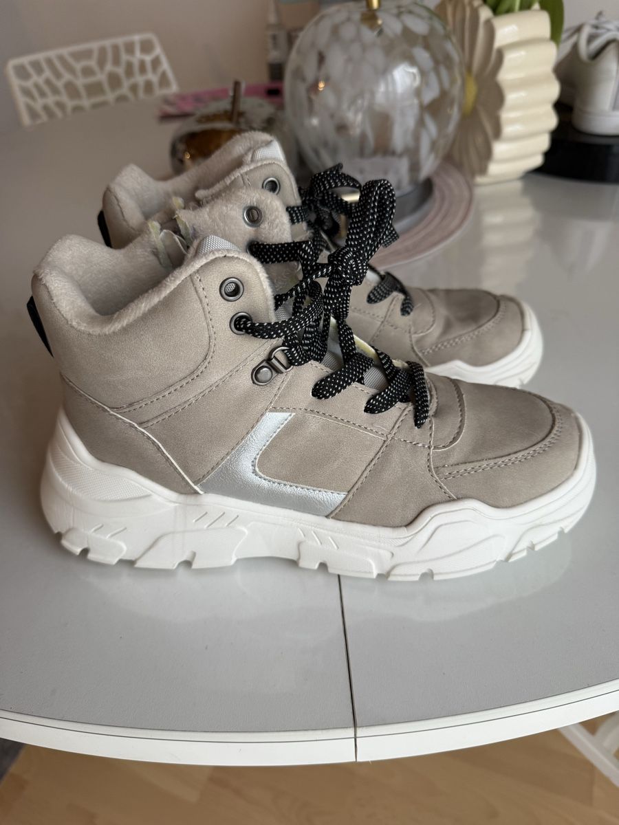 Scarpe da uomo: Chaussures neuves pointure 37 – Nuovo e nell'imballaggio originale da Monthey venduto da meganoe
