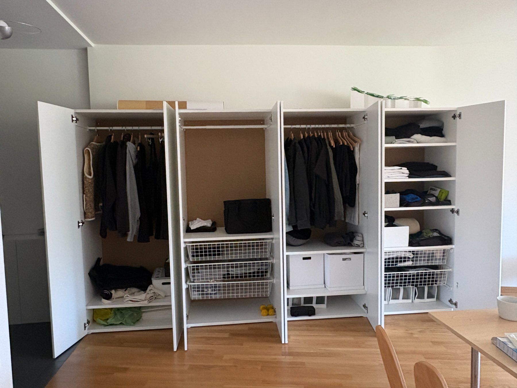 Guardaroba: PLASTA Wardrobe – Usato da Basel venduto da alt_58bm 4