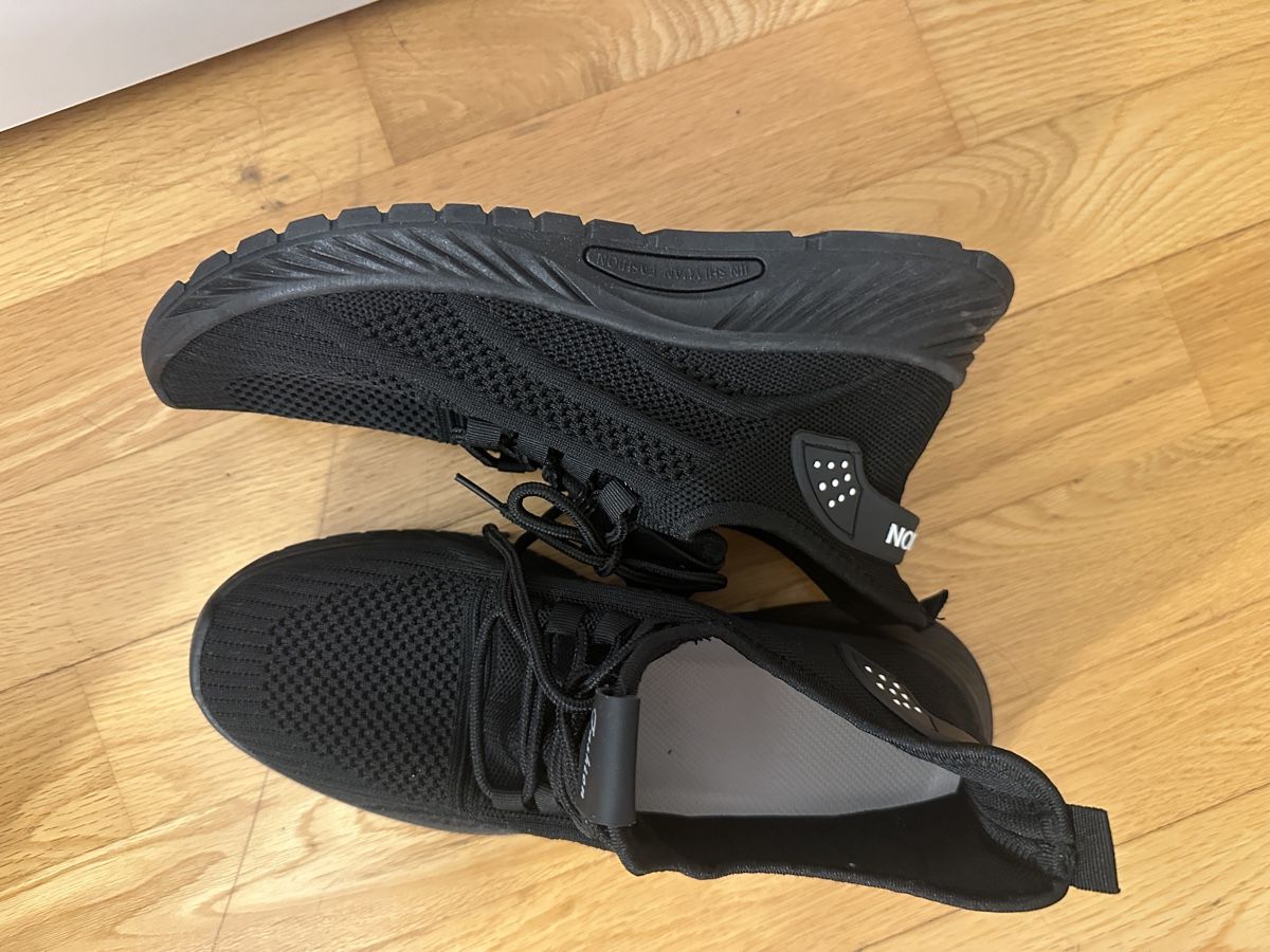 Damenschuhe: Schwarze Turnschuhe, sehr bequem! – Gebraucht aus Schaffhausen von ali.brandle 2