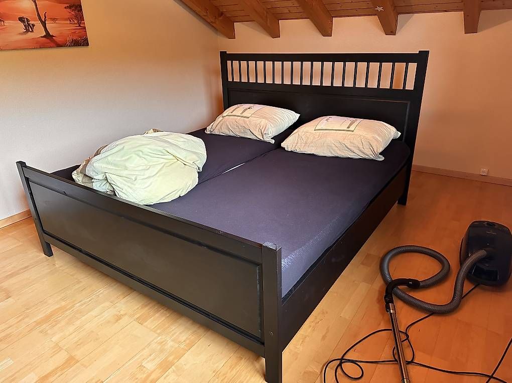 Letti: Schönes schwarzes Doppelbett mit matratzen – Usato da Wildhaus venduto da Menario87
