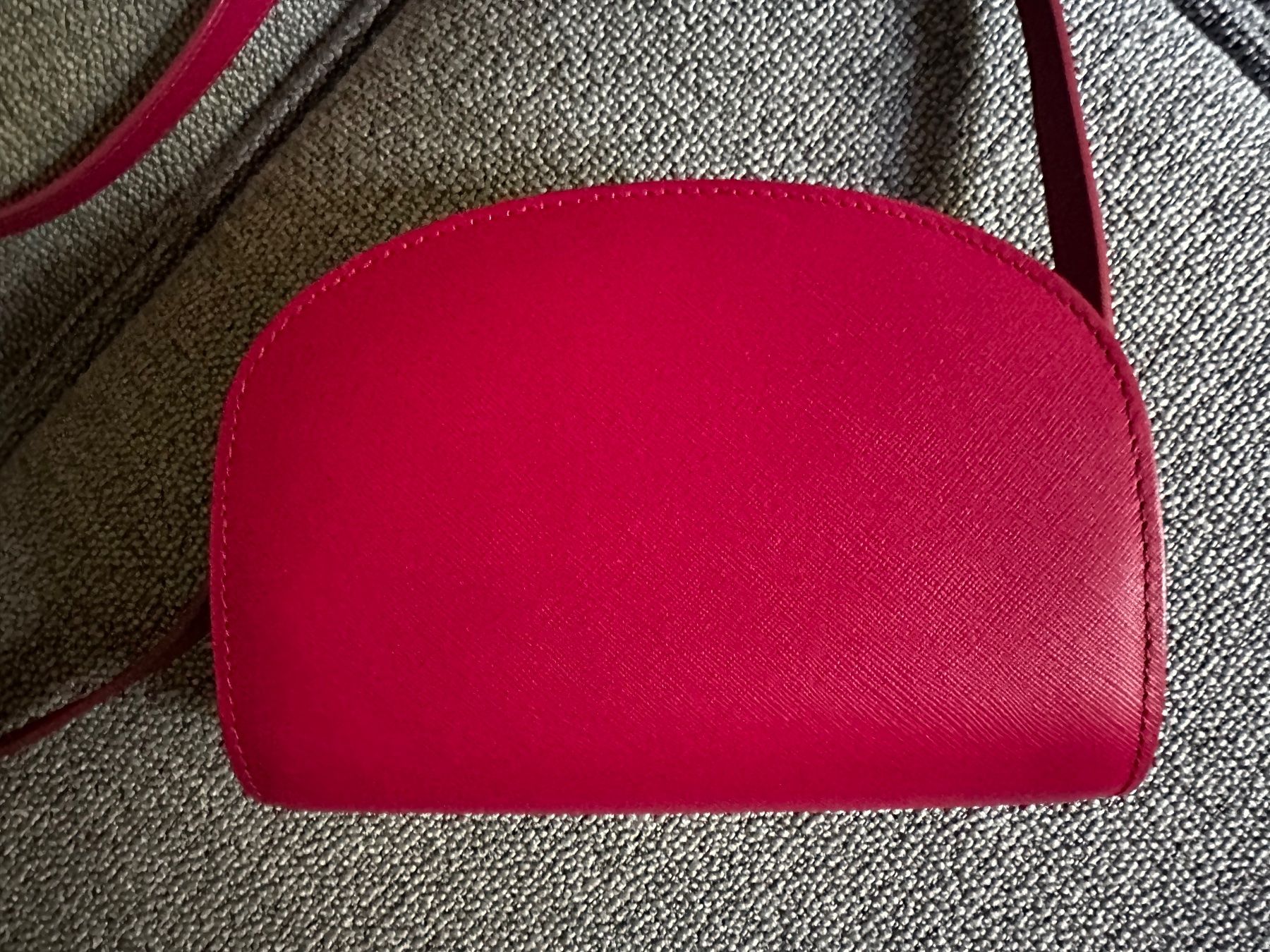 Apc Borse da donna: APC Tasche demi lune. Red/Pink – Usato da Basel venduto da ln__9jzd 2