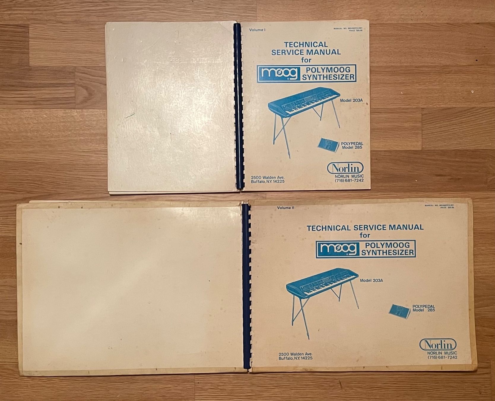 Strumenti musicali: Polymoog Synthesizer Original Technical Manual Vol. 1 & 2 – Usato da Mauren TG venduto da Georgie