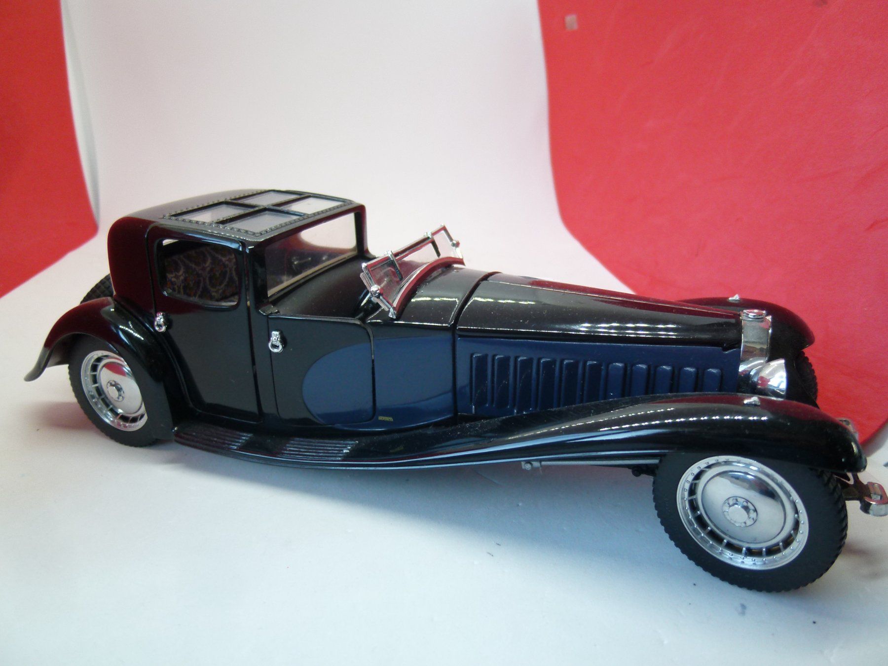 Franklin Mint Modellini d'auto: Bugatti Royale - das Traum -Modell von Franklin Mint - 25cm – Usato da Reiden venduto da mondial2