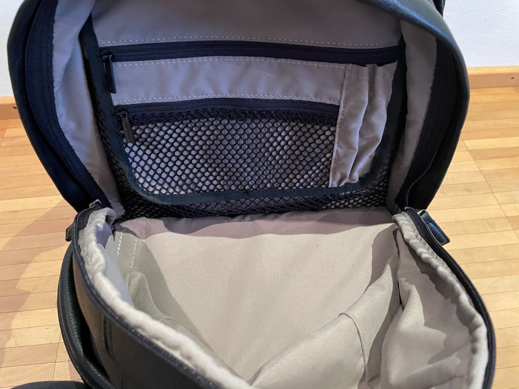 Rucksäcke: Delsey Corium Digital SLR  & Computer Leder Rucksack – Gebraucht aus Kilchberg ZH von HomeZH 3