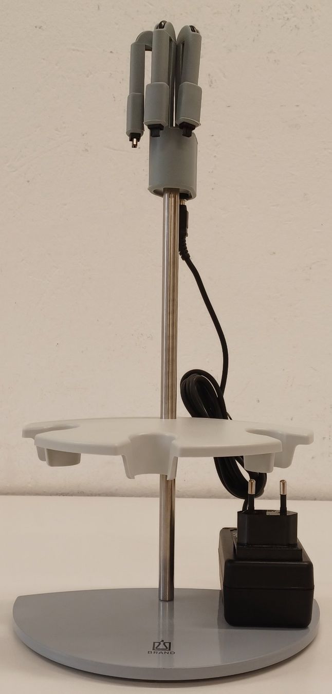 Accessori da laboratorio: Brand Stand for 3 Transferpette electronic – Usato da Niederdorf venduto da LeptonAG_Labor 1