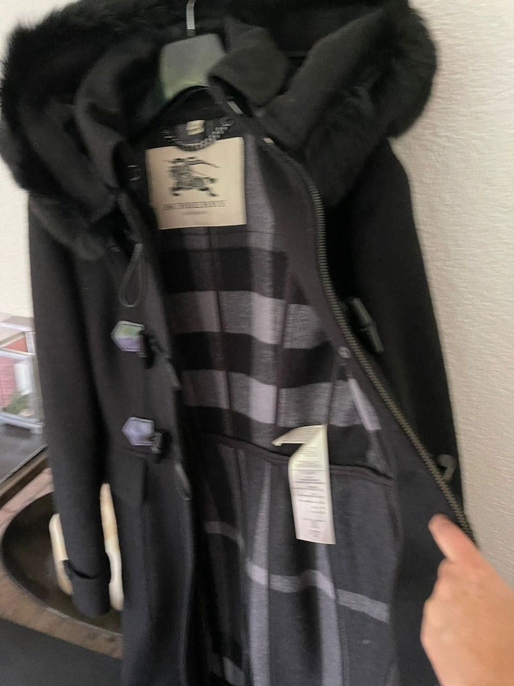 Burberry Cappotti: Burberry 100% Wool Mantel mit Pelzkragen – Usato da Bonstetten venduto da Swiss4Sale 2