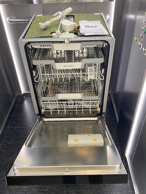 Miele Lavastoviglie: Abwaschmaschine Miele G3625-SCi JG. 20.11 2024 – Usato da Niederhasli venduto da Tigerproduct 1