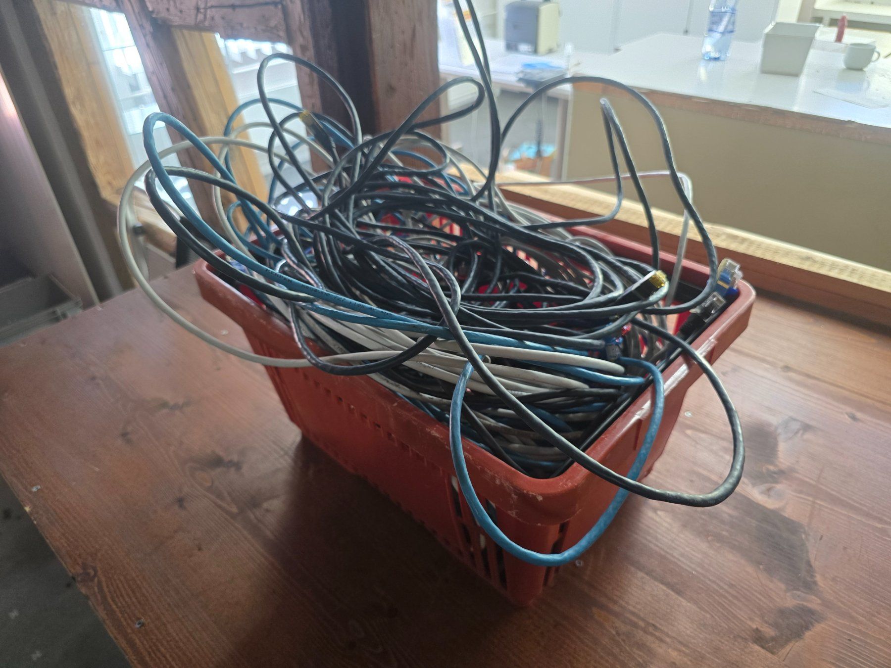 Cavi: Posten diverse gebrauchte Internet Kabel ab 1.- – Usato da KRINAU venduto da Mio_Liqstyle 1