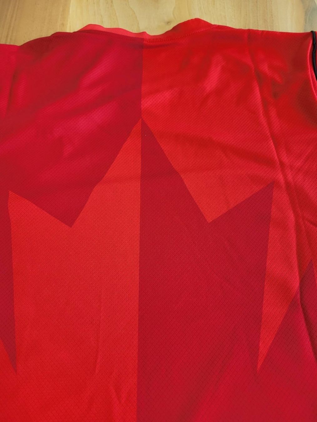 Canottiere & Pantaloni: Kanada Heimtrikot WM 2026 – Nuovo (secondo la descrizione) da Zuzgen venduto da Flaeng 3