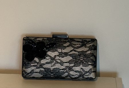 Pochette de soirée dentelle noire, chic et élégante!