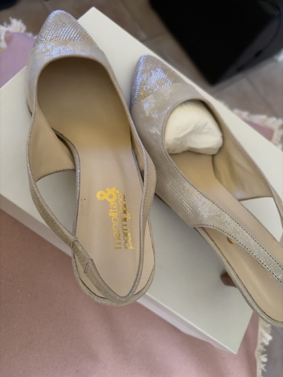 Scarpe da donna: Chaussures slingback dorées état comme neuf – Nuovo (secondo la descrizione) da Vésenaz venduto da dul_xq5k 3