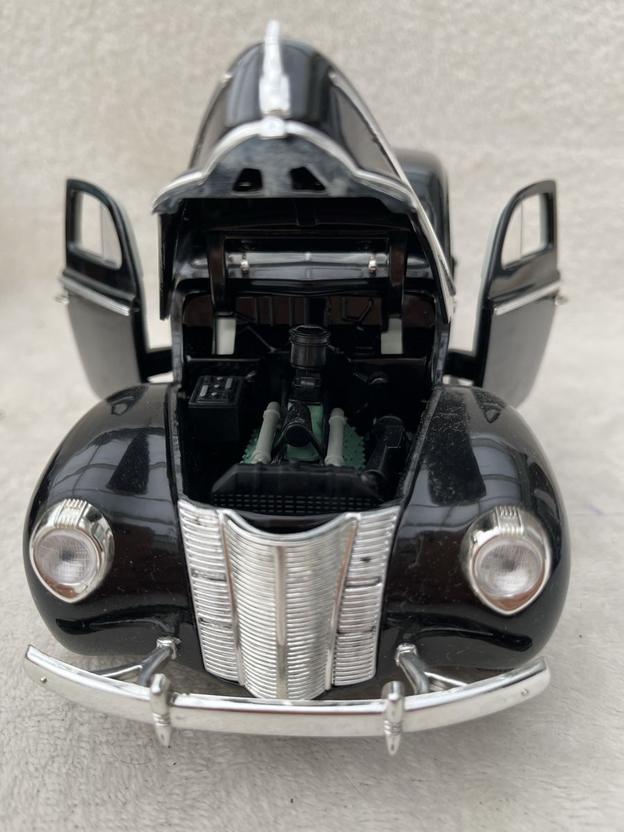 Ford Modellini d'auto: Ford Deluxe 1940 – Nuovo (secondo la descrizione) da Oberweningen venduto da mer_2yn9 2