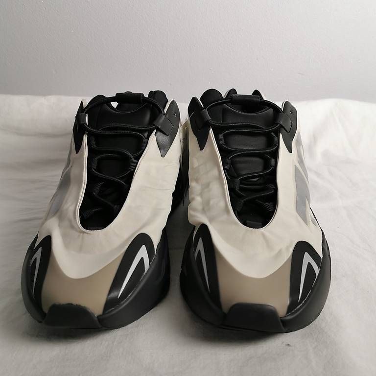 Adidas Scarpe da uomo: Adidas Yeezy Boost 700 MNVN Bone – Nuovo e nell'imballaggio originale da Luzern venduto da LuzernerShop 1