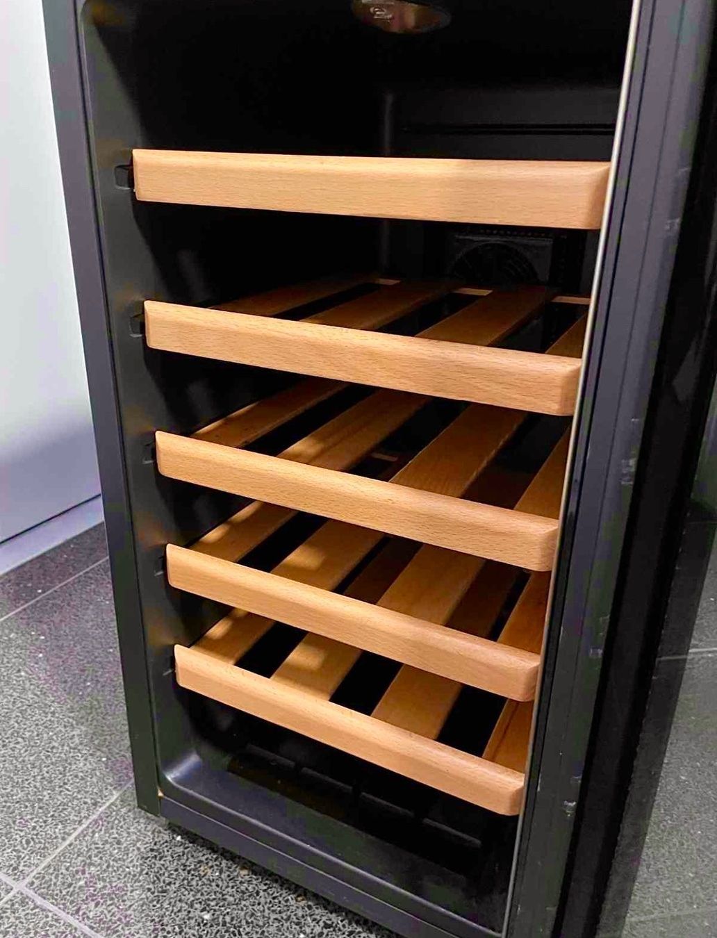Frigoriferi: Weinkühlschrank Sonnenkönig – Usato da Kriens venduto da Big_leo 1