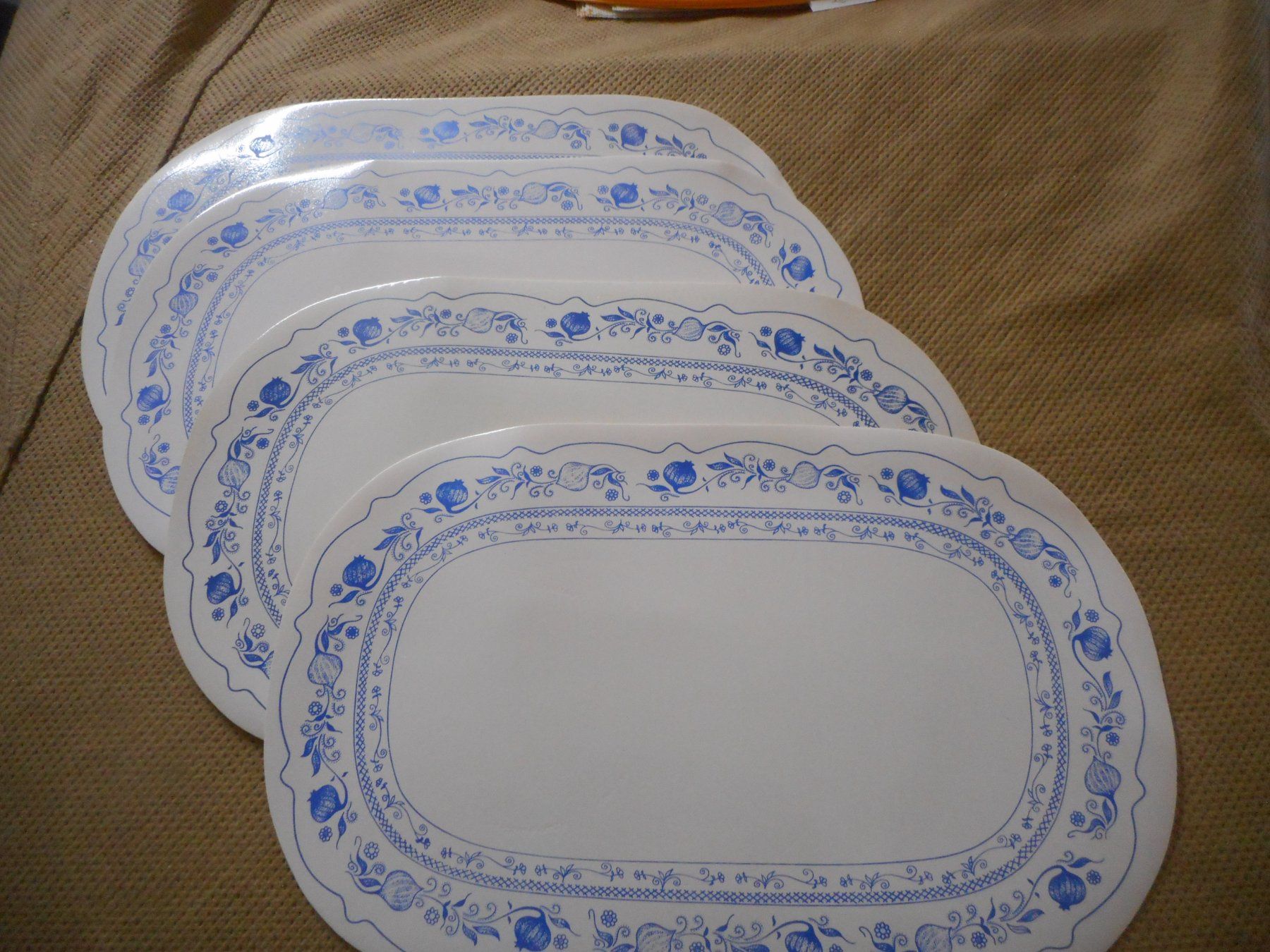 Set di tavolo e panche: 4x Tischset blau-weiss – Nuovo (secondo la descrizione) da Bretzwil venduto da gbfluck