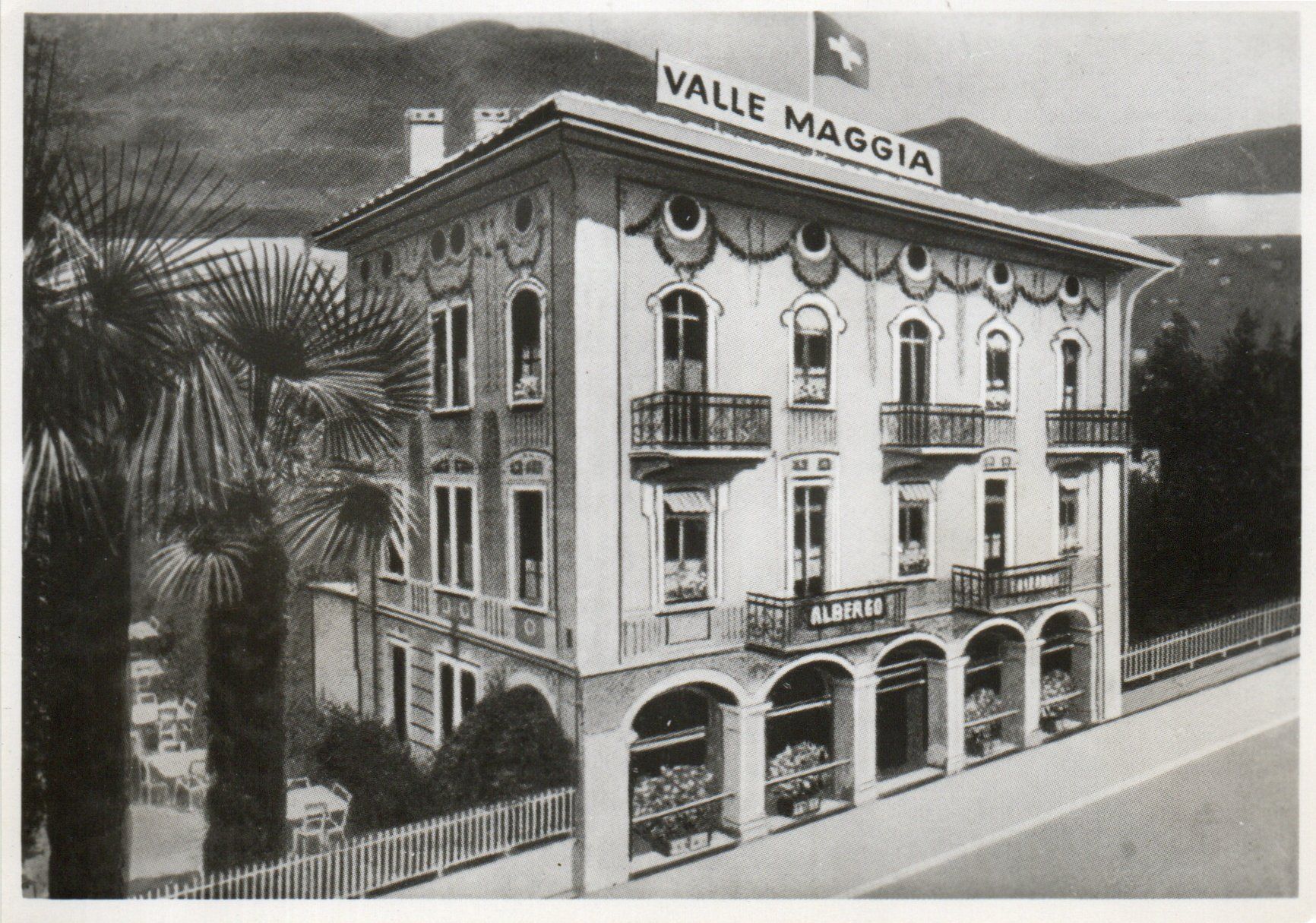 Cartoline postali: Locarno - Albergo Rist.Vallemaggia – Nuovo (secondo la descrizione) da Melano venduto da pisonsdro