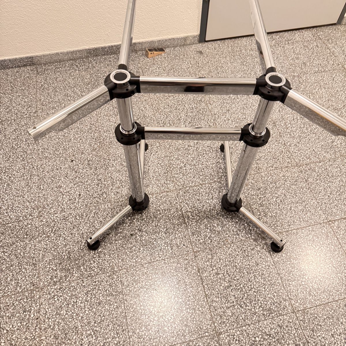 USM Altri mobili: USM Kitos Tischgestell Chrom Metall   – Usato da Tann venduto da gor_pyy9 2