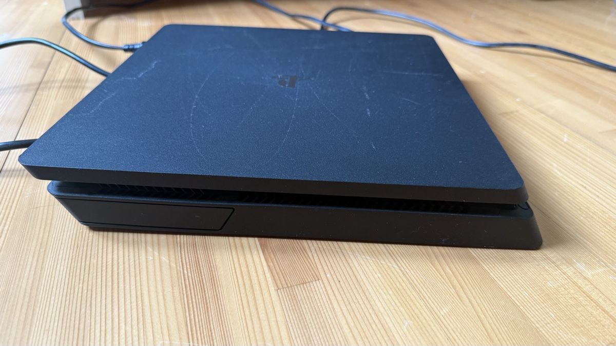 Sony Console: Sony PlayStation 4 Slim Konsole - Systemsoftware 11.02 – Usato da Gelterkinden venduto da teddywidder 2